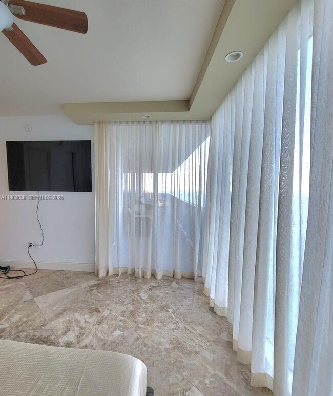 Building Photo - 1830 S Ocean Dr