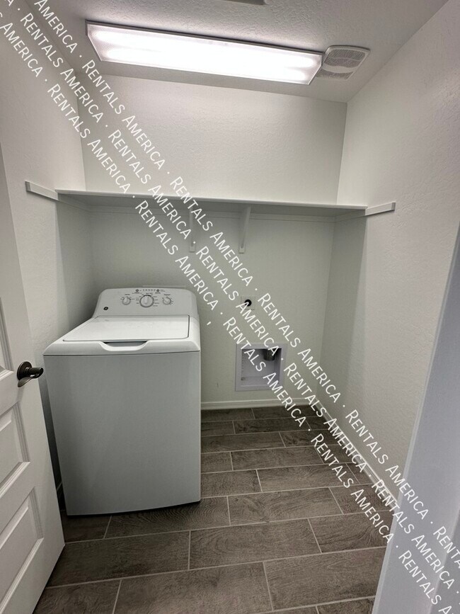 Building Photo - 14243 W Hackamore Dr.