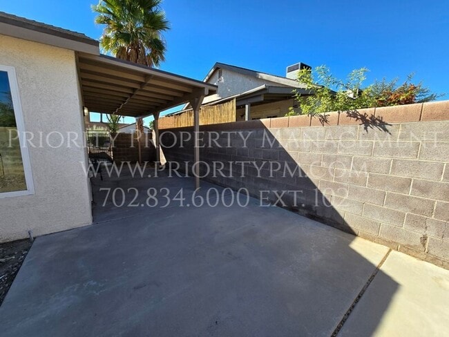 Building Photo - GORGEOUS SPRING VALLEY COTTAGE ! 3 Bed/2 B...