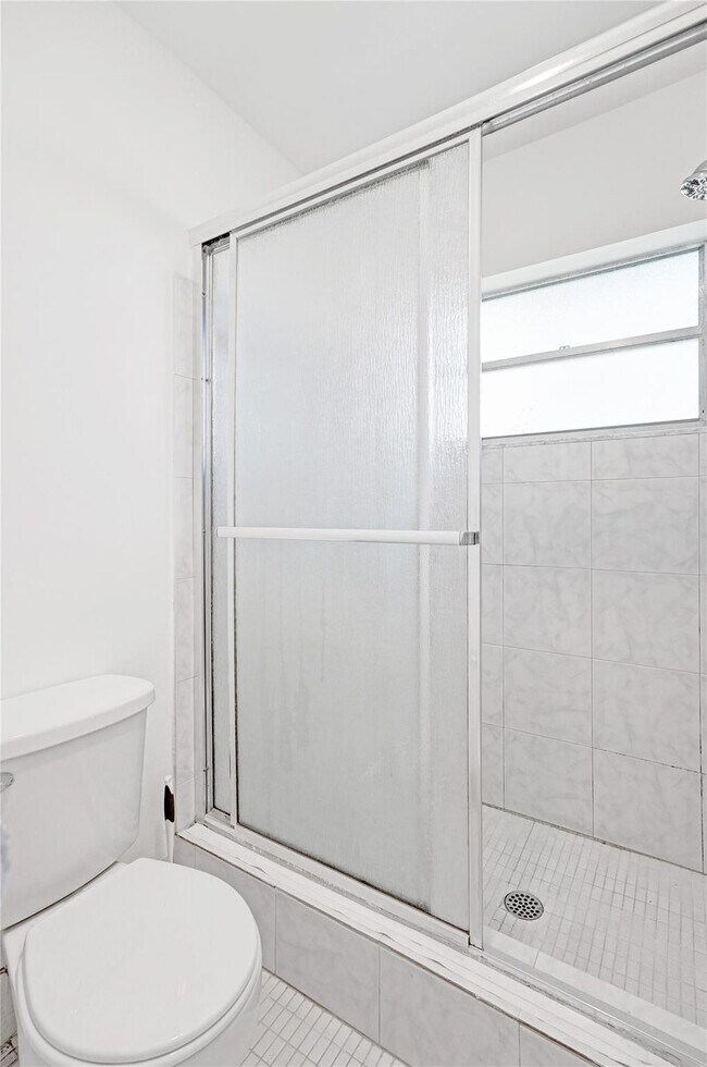 Building Photo - 5140 SW 40th Ave