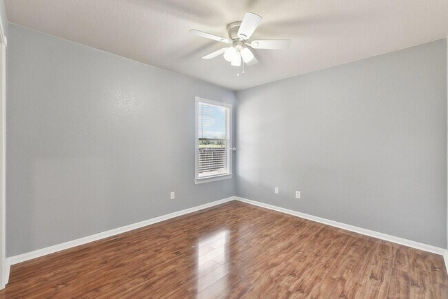 Building Photo - 217 Newport Landing Pl