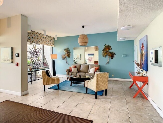 Building Photo - 7400 Sun Island Dr S