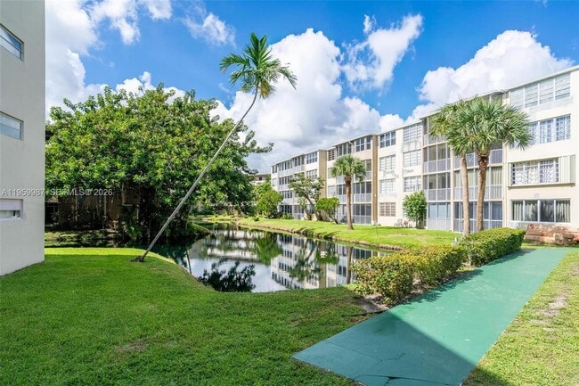 Building Photo - 1750 NE 191st St