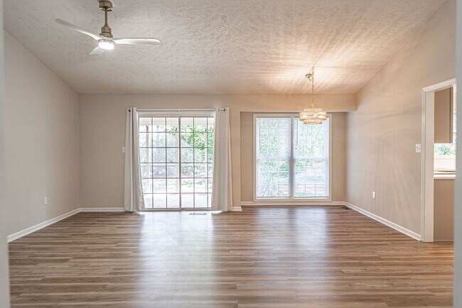 Building Photo - 1355 Longleaf Dr E