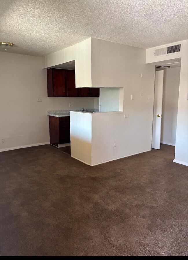 Building Photo - 190 Las Flores