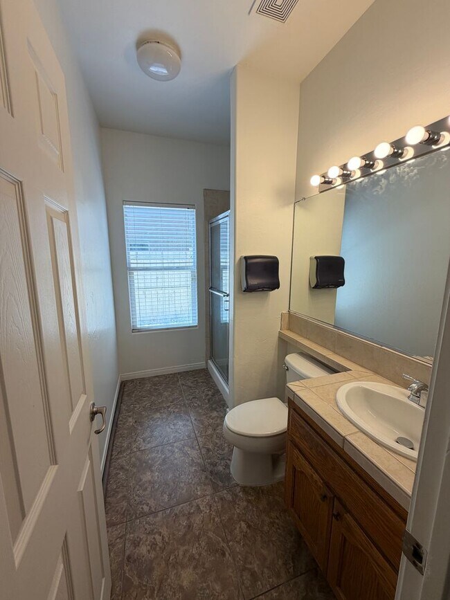 Building Photo - 118 Emerald Isle Way