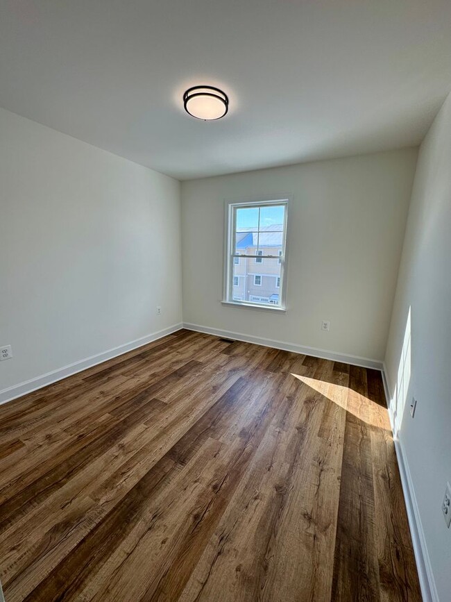 Building Photo - Brand New  END UNIT Townhouse For Rent in ...