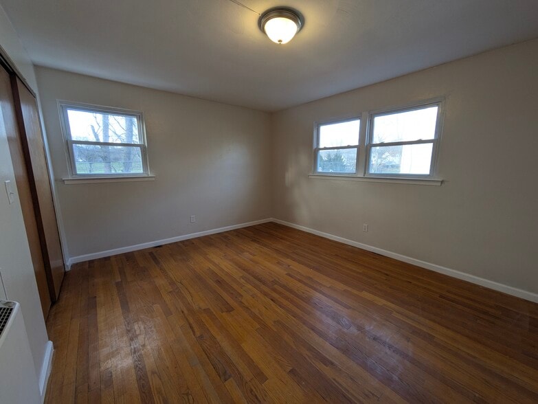 Building Photo - 617 June St