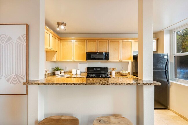Building Photo - 1205 SW Cardinell Dr