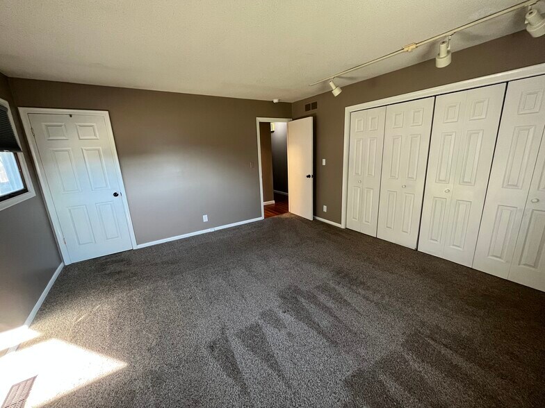 Building Photo - 617 Arnold Dr