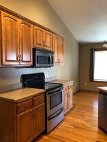 Building Photo - 911 N Bahnson Ave