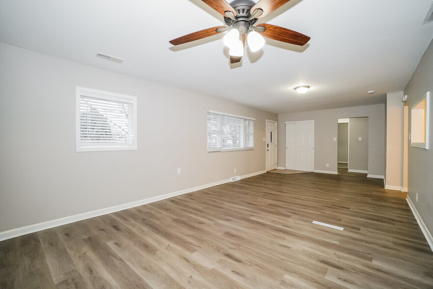 Building Photo - 6536 Dobson Square E