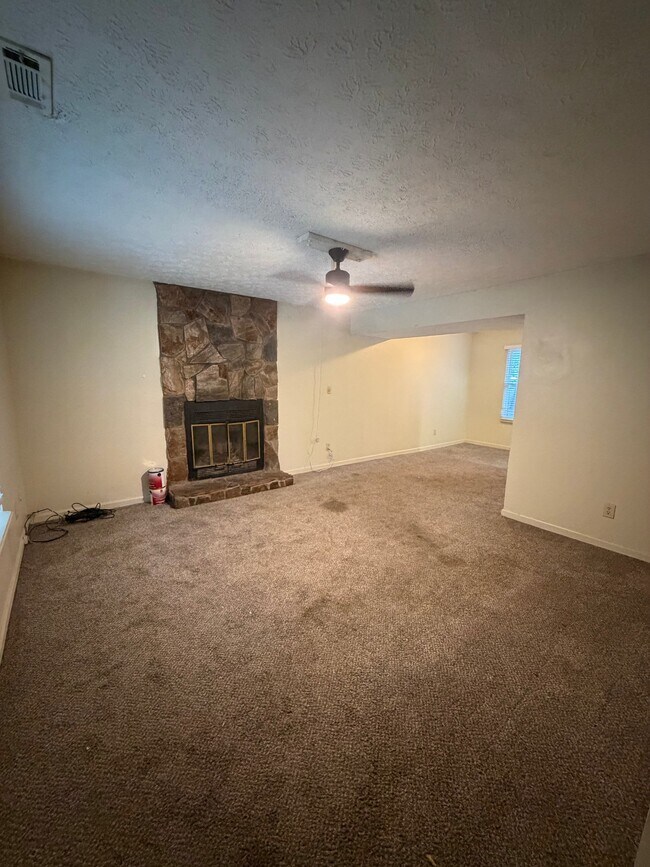 Building Photo - 2801 Henslowe Dr