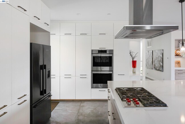 Building Photo - 297 Las Quebradas