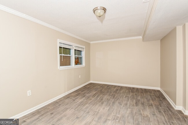 Building Photo - 598 Oakside Dr SW