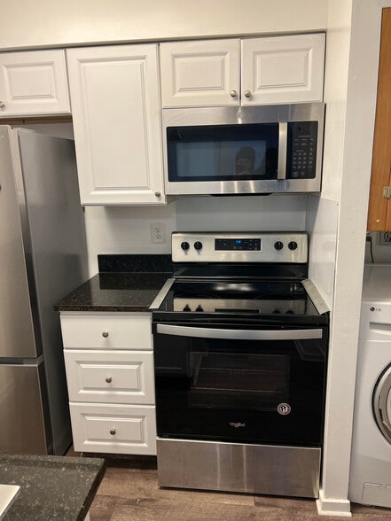 Building Photo - 9920 Hellingly Pl