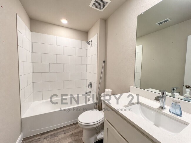 Building Photo - 606 Capstone Cir