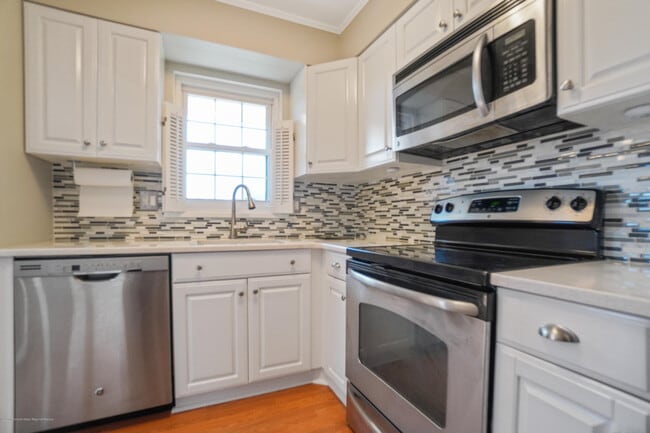 Building Photo - 1118 Wellington Pl