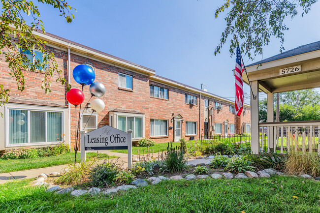 Building Photo - Dearborn Club Apartments