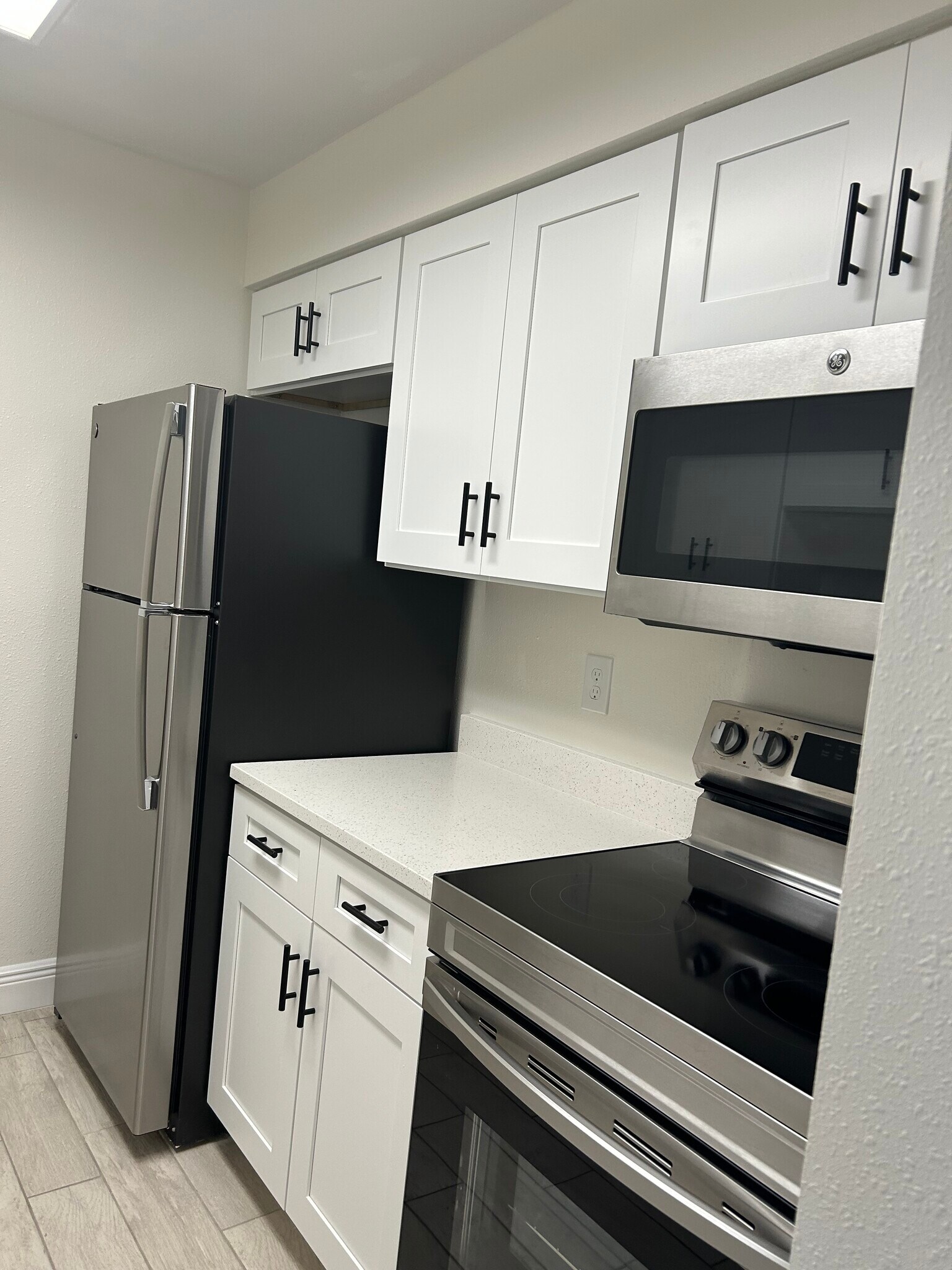 Building Photo - 9105 Tudor Dr