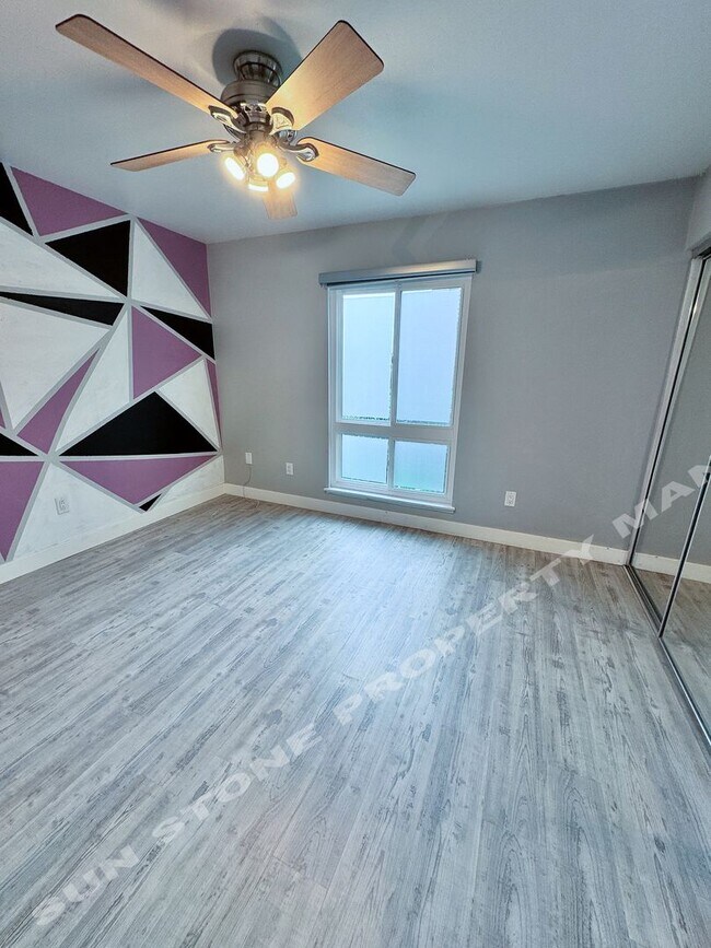 Building Photo - Highly Upgraded