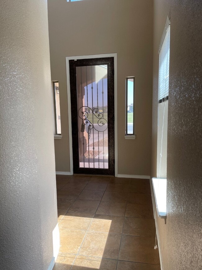 Building Photo - 12960 Cozy Cove Ave