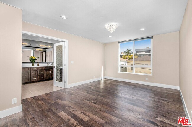 Building Photo - 150 N Almont Dr