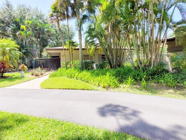 Building Photo - 7523 Greenlake Dr