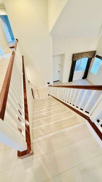 Building Photo - 737 Helmsdale Rd