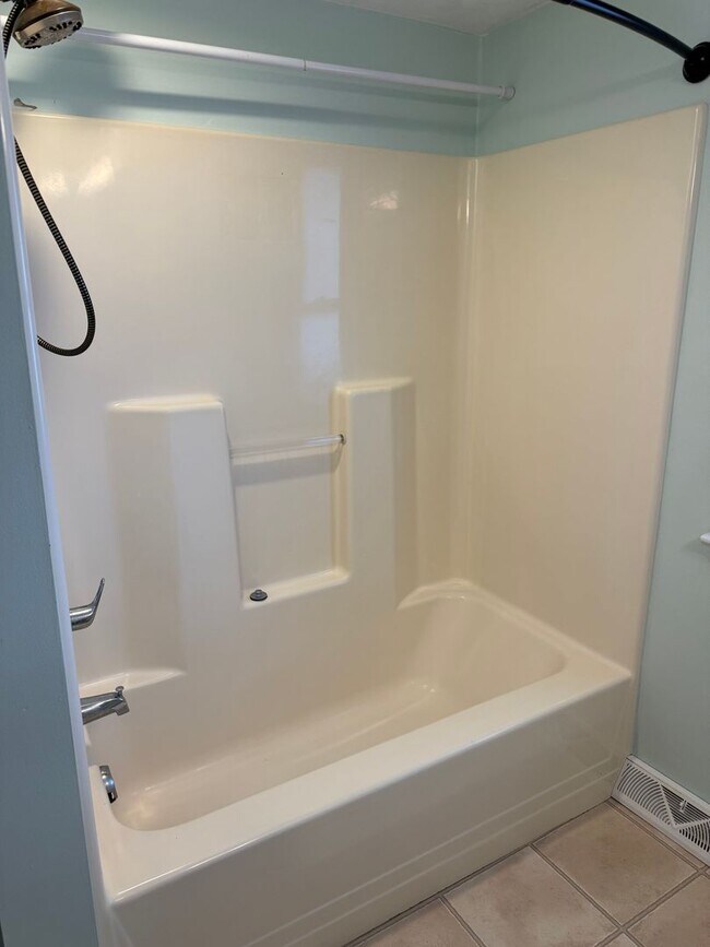 Building Photo - 558 Shippensburg Rd