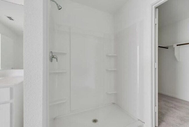 Building Photo - For Rent: Beautiful 4-Bedroom Home in Sherman, TX