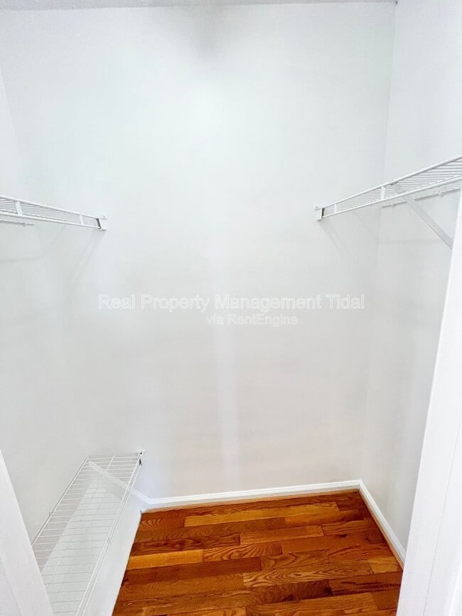 Building Photo - 320 Fairfax Terrace