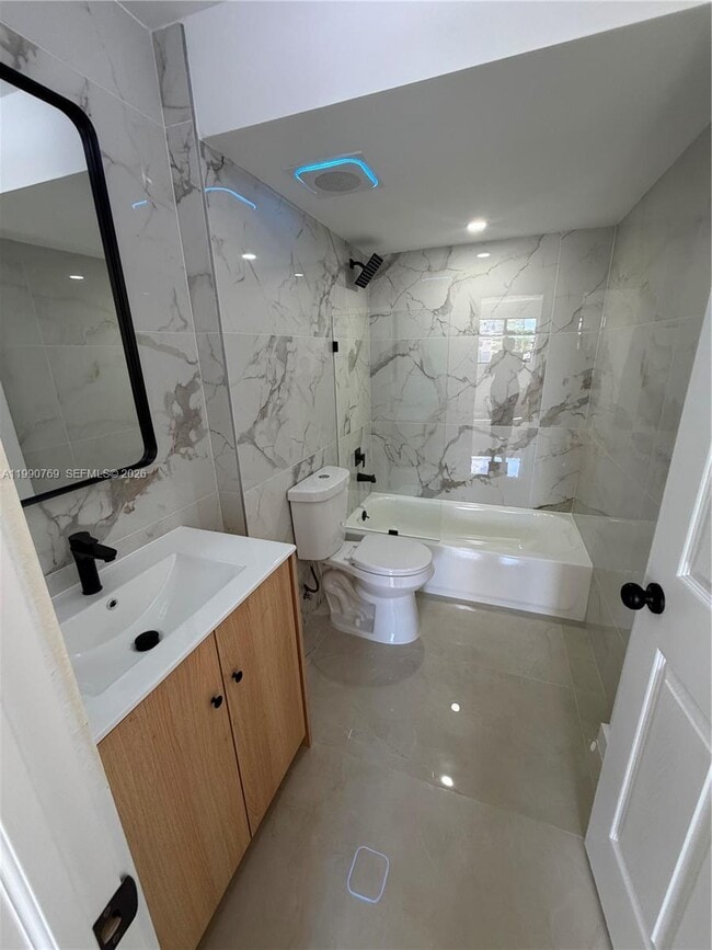 Building Photo - 1820 W 53rd St