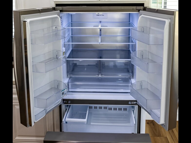 Building Photo - 590 N Lincoln Ave