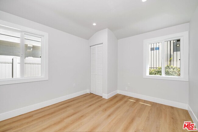 Building Photo - 4524 Laurel Canyon Blvd