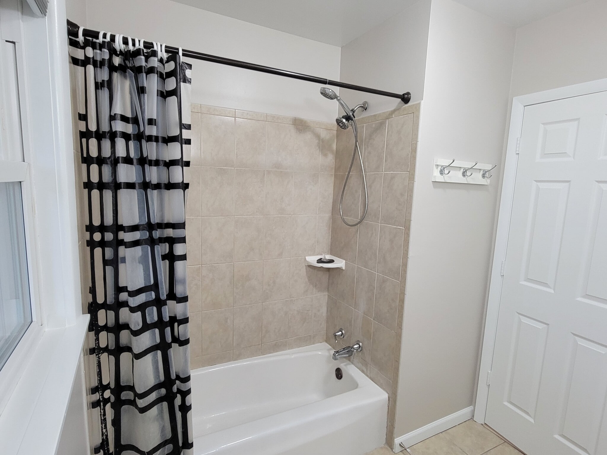 Main bathroom - 308 Lewis St S