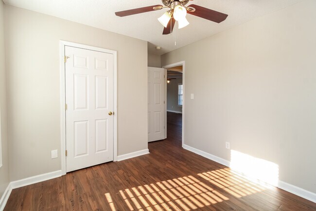 Building Photo - 12 Buck Forest Ln