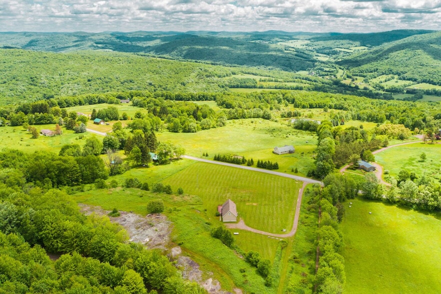 Building Photo - 2109 Dunk Hill Rd