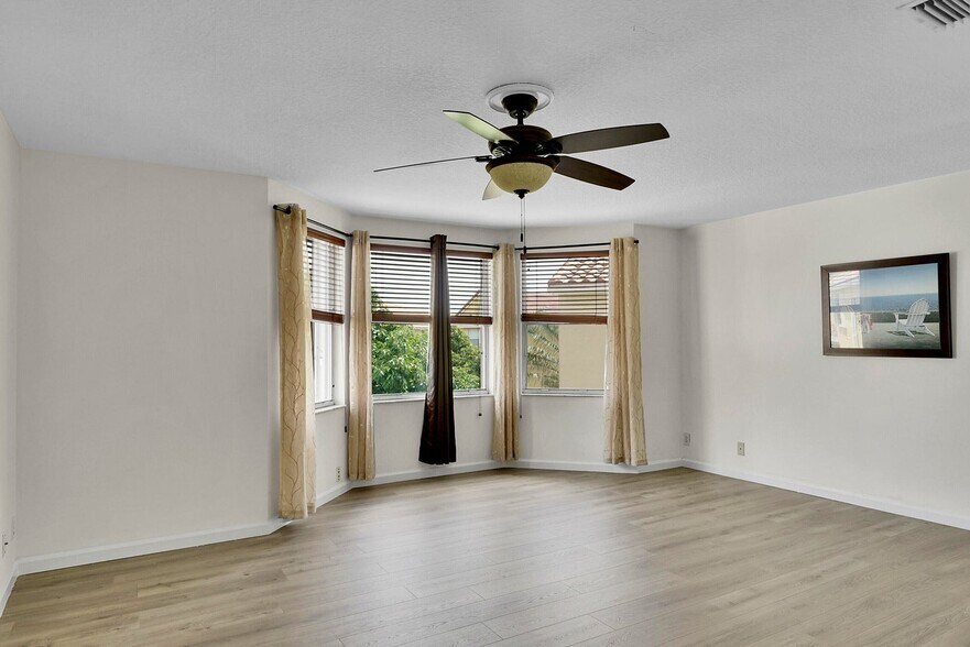 Building Photo - 3354 Greenview Ter W
