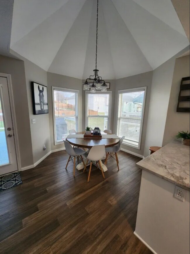 Eat in Kitchen - 411 Bayview Dr