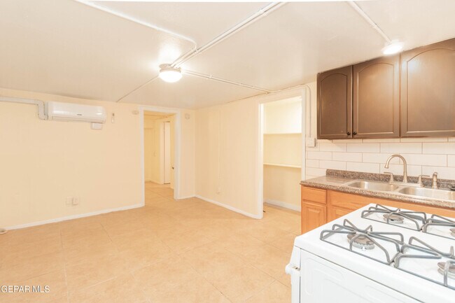 Building Photo - 1309 E Rio Grande Ave