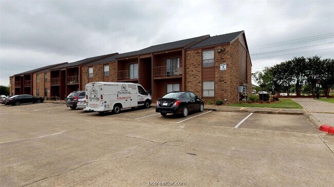 Building Photo - 904 University Oaks Blvd