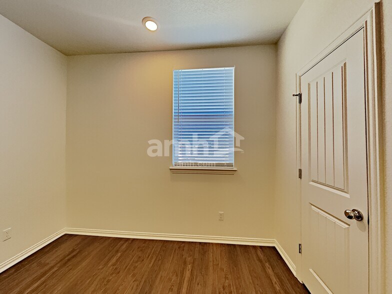 Building Photo - 2723 Spencebrook