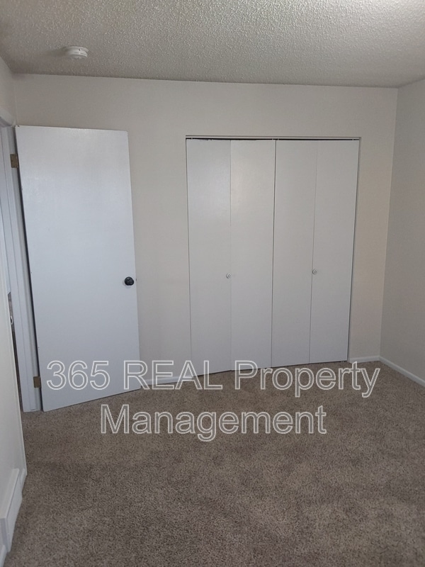 Building Photo - 803 4th St