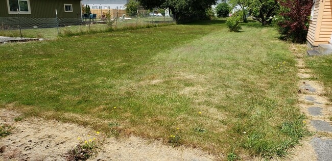 Building Photo - 2 bedroom 1 bathroom home in beautiful Blaine!