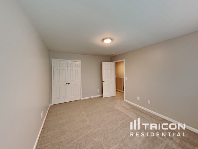 Building Photo - 570 Clear Meadow Dr