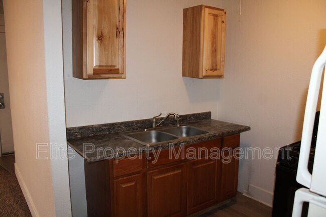 Building Photo - 2901 5th Ave