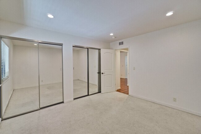 Building Photo - 2201 Monroe #505