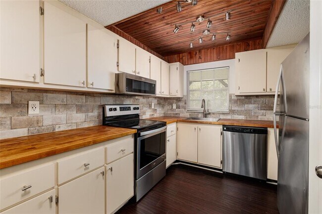 Building Photo - 400 N Bayshore Blvd