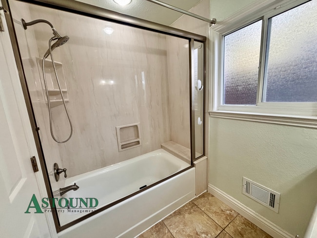 Building Photo - 2361 Panoramic Dr